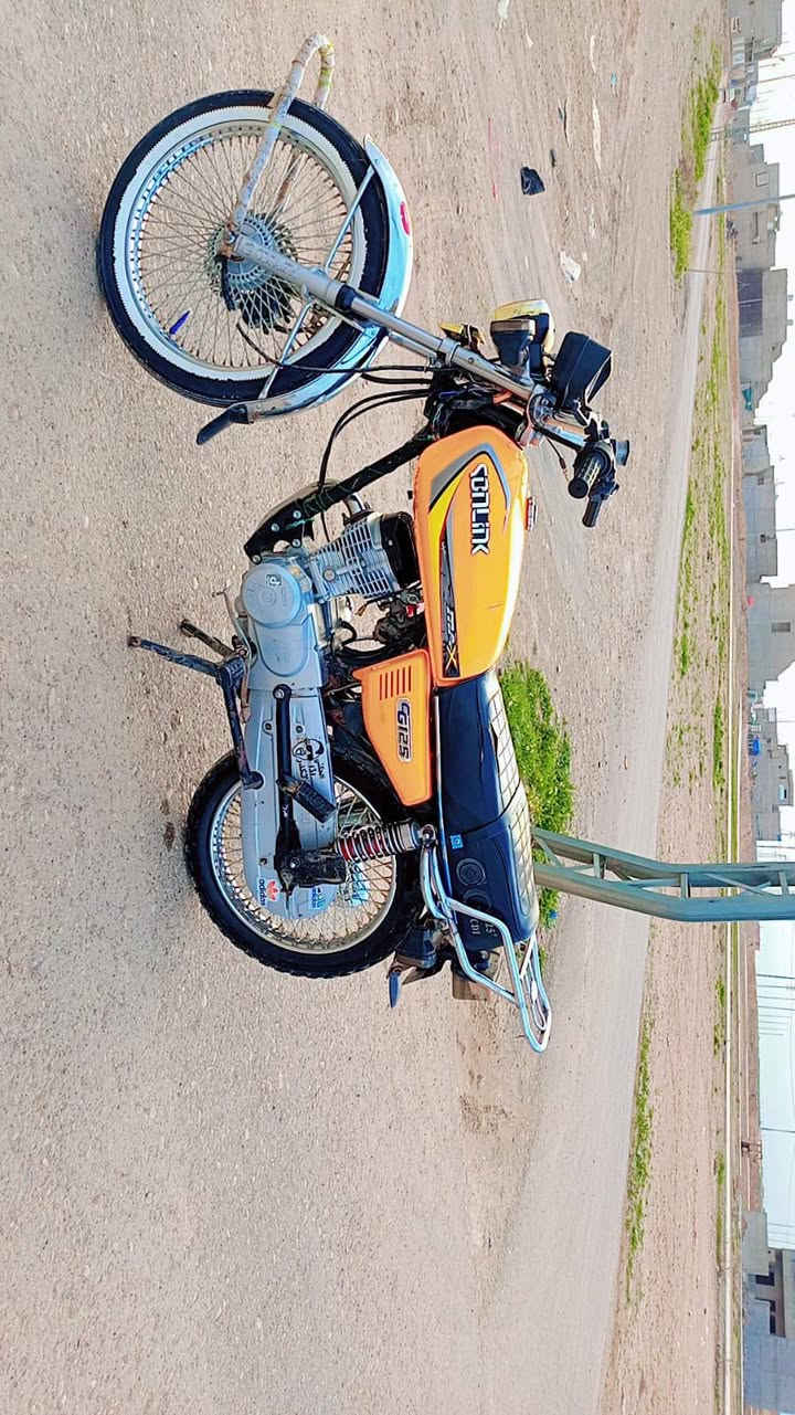 اعاده نشر بسبب الوعد الكاذبه السلام عليكم دراجه للبيع النوع سولنك باب اول وزن ثقيل الدراجه بعدها على وضع الشركه مناقصها برغي واحد شغل وامشي  الموديل 2023الدراجه مال بيت السعر 500وبيها مجال للطيبين رحمه لوالديك مو شراي اعبر المنشور لا تكسر بمال العالم شراي ادخل خاص او اتصل بل رقم ***********
