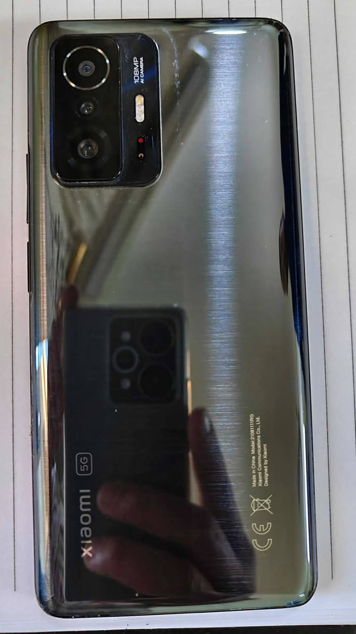 للبيع موبايل  شاومي مكاني الحويجة داخل 
90 فريم بوبجي 

المواصفات الرئيسية لهاتف Xiaomi 11T

الشاشة: شاشة AMOLED بحجم 6.67 بوصة وبدقة FHD+، تدعم معدل تحديث 120Hz ومحمية بزجاج Gorilla Glass Victus.

المعالج: معالج ثماني النواة من نوع MediaTek Dimensity 1200-Ultra بتكنولوجيا 6 نانومتر، ويدعم شبكات الجيل الخامس 5G.

الذاكرة: يتوفر بذاكرة عشوائية (RAM) بسعة 8 جيجابايت التخزين256 جيجابايت (بنوع ذاكرة سريع UFS 3.1).

الكاميرا الخلفية: كاميرا ثلاثية؛ الأساسية بدقة 108 ميجابكسل، وكاميرا زاوية عريضة بدقة 8 ميجابكسل، وكاميرا ماكرو بدقة 5 ميجابكسل.

الكاميرا الأمامية: تأتي بدقة 16 ميجابكسل.

البطارية والشحن: بطارية ضخمة بسعة 5000 مللي أمبير، تدعم الشحن السريع بقوة 67 واط (يشحن الهاتف بالكامل في حوالي 36 دقيقة).


**إذا كنت صاحب هذا الإعلان وتريد حذفه لأي سبب، رجاءا أرسل رسالة إلى الدعم الفني**