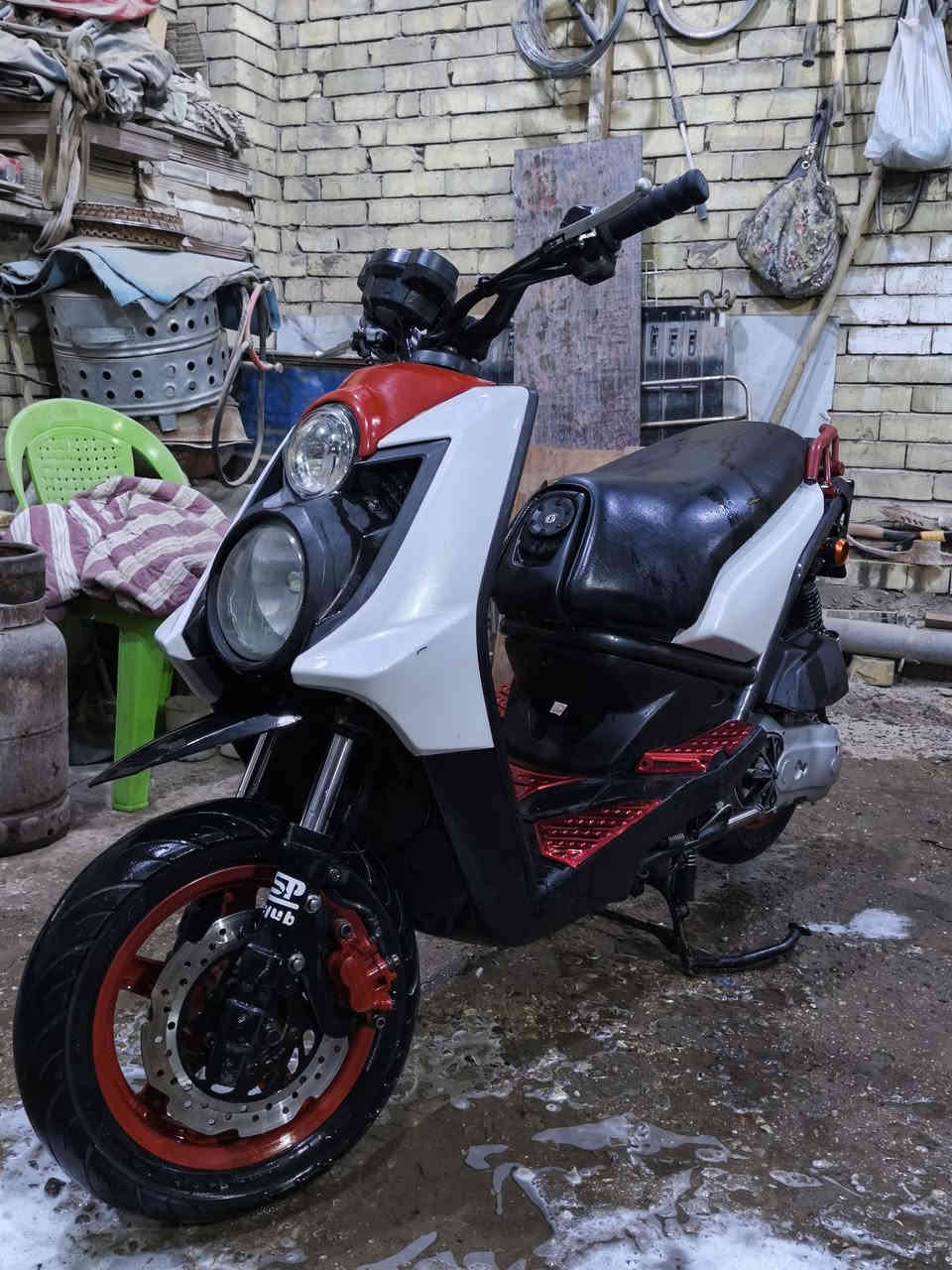 مراوس حسب القناعه او بيع.. 
بيع 1400 بيه مجال اوراق كامله وياها سستم سماعات دراجه بلاديه ما صار شهر نازله رمبه النظافه مليون بكل وقت نكره وتطلع.. نقوصات (العداد عاطل) مكاني بغداد حي اور 

للستفسار 
***********
