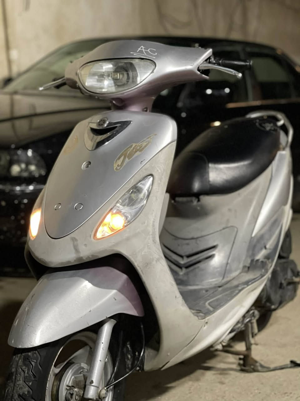 سلام عليكم ماكس منغولي للبيع او مراوس حسب القناعة دراجة خير من الله مكينة بلادية49 لا مفتوحة ولا دخن ولا تنقص دراجة اخت زيرو موديل2006 ختم واحد وية المكينة والكهربائياة كله شغالة.رقم تواصل         *********** سعر 700 وبيه مجال حك جيه كربلاء طويرج
