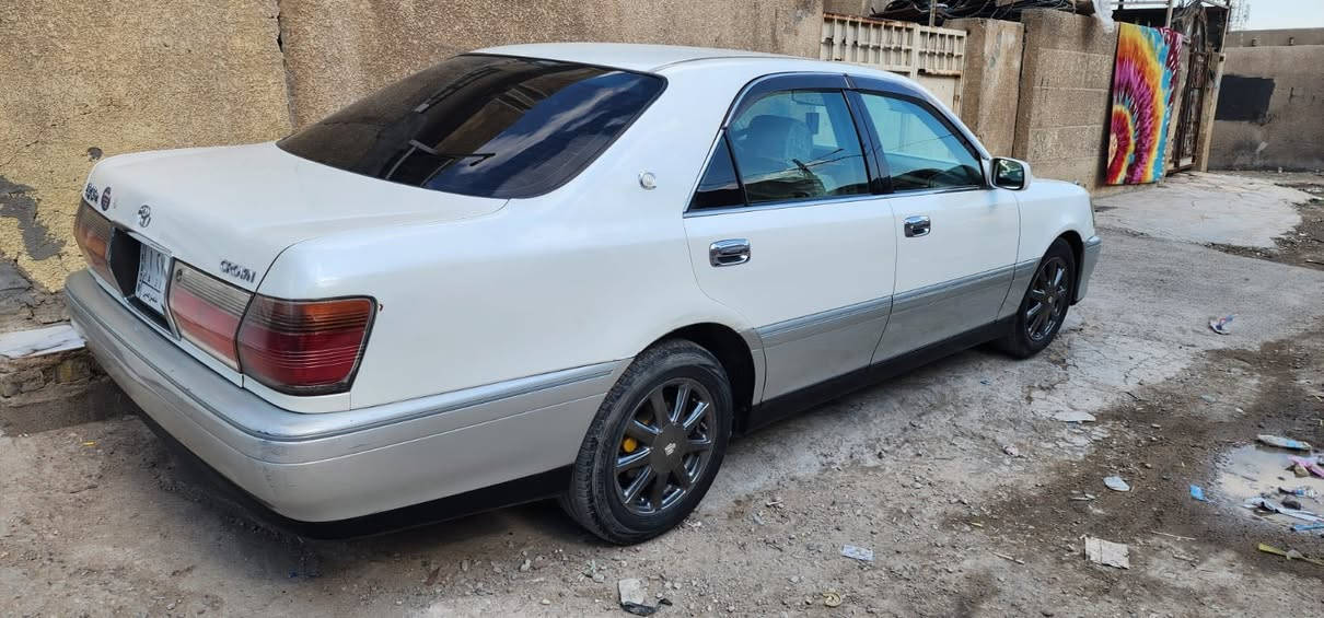 السلام عليكم
تيوته ملكه 
موديل 2004 
دكمتين سياره فول واحد علا واحد 
تبريد ثلاج 
السياره بيها كصه قماره فقط باقي كفاله عامه 
السعر 45 
بغداد البلديات 
***********
