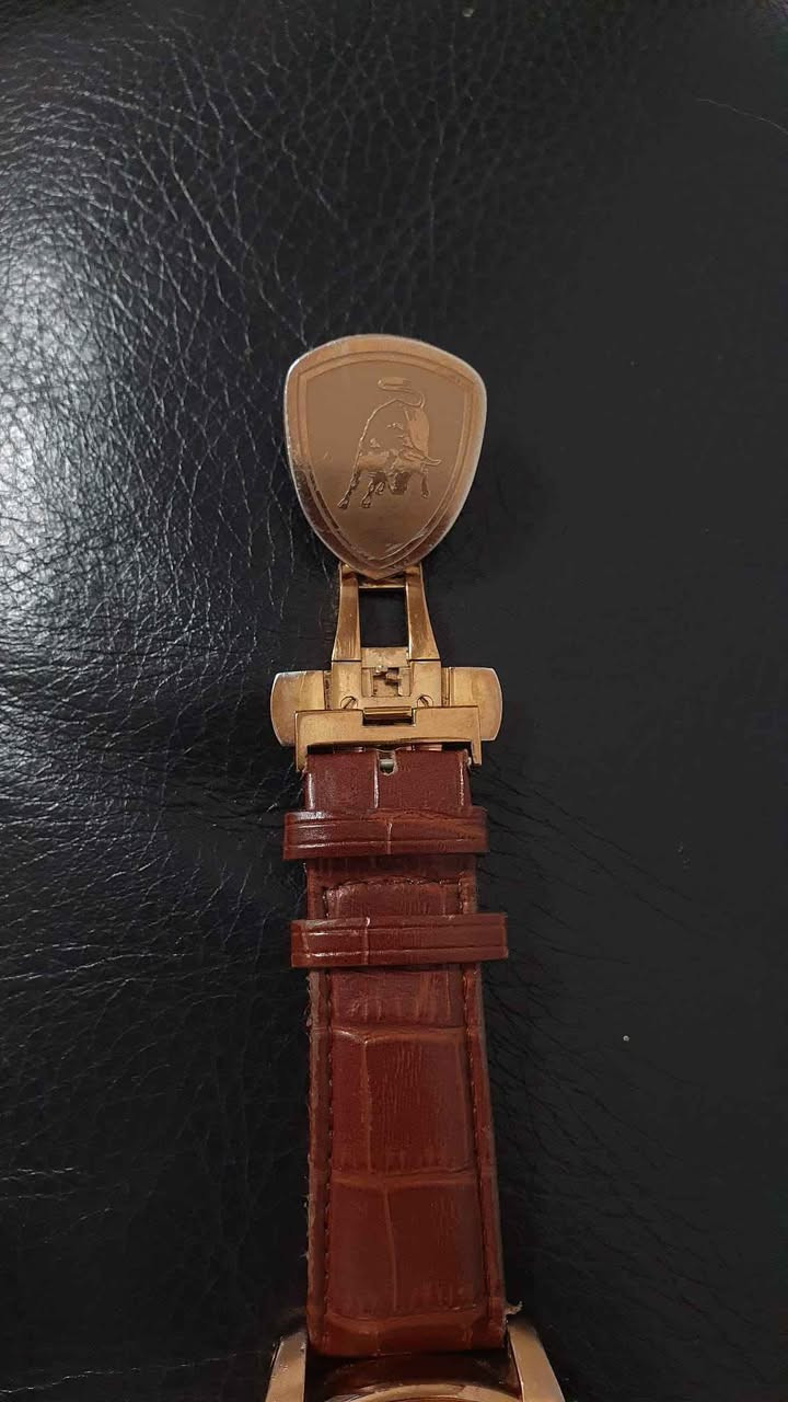 A vendre montre tonino Lamborghini 
En bon état 
Manque le bouton sur le côté voir photo 
Pile à changer Crisnée, WAL


**إذا كنت صاحب هذا الإعلان وتريد حذفه لأي سبب، رجاءا أرسل رسالة إلى الدعم الفني**