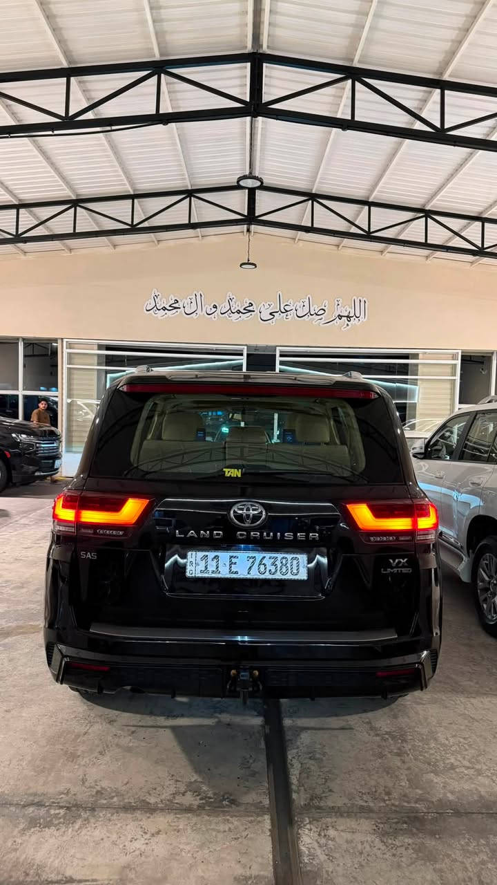 لسلام عليكم 

بسعر حلو ومناسب 🛑

لاندكروز 2022 VX 
ليمتد 
BLACK
فول 1/1 
كشنات ذاكرة / كهرباء 
+ تدفئة تبريد 
صندوك كهرباء 
كشنات خلفية كهرباء 
شاشة جبيرة 
سماعات بل تكم 
ماوس انضمة قيادة 
عداد شاشة 
تحكمات ستيرن 
شاشات خلفية 
كشنات خلفية تبريد 
لايت LED 
ستوب لايت خلفي 
 ساز اصلية السيارة 
ماشية 54 الف 
الارضيات + الكتلوكات بعدهن ممفتوحات بل لايلون

السيارة بيها لبنيد صبغ 

السعر :58 الف وبيها مجال 
***********
