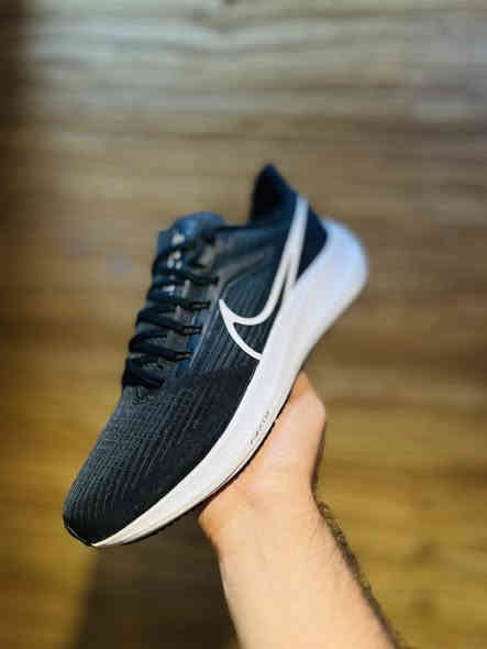 نايك اير زوم
باله امريكي اصلي 
قياس 42
طول القدم27 
النظافه 100.100
توصيل جميع المحافظات 
للحجز واتساب 
***********
