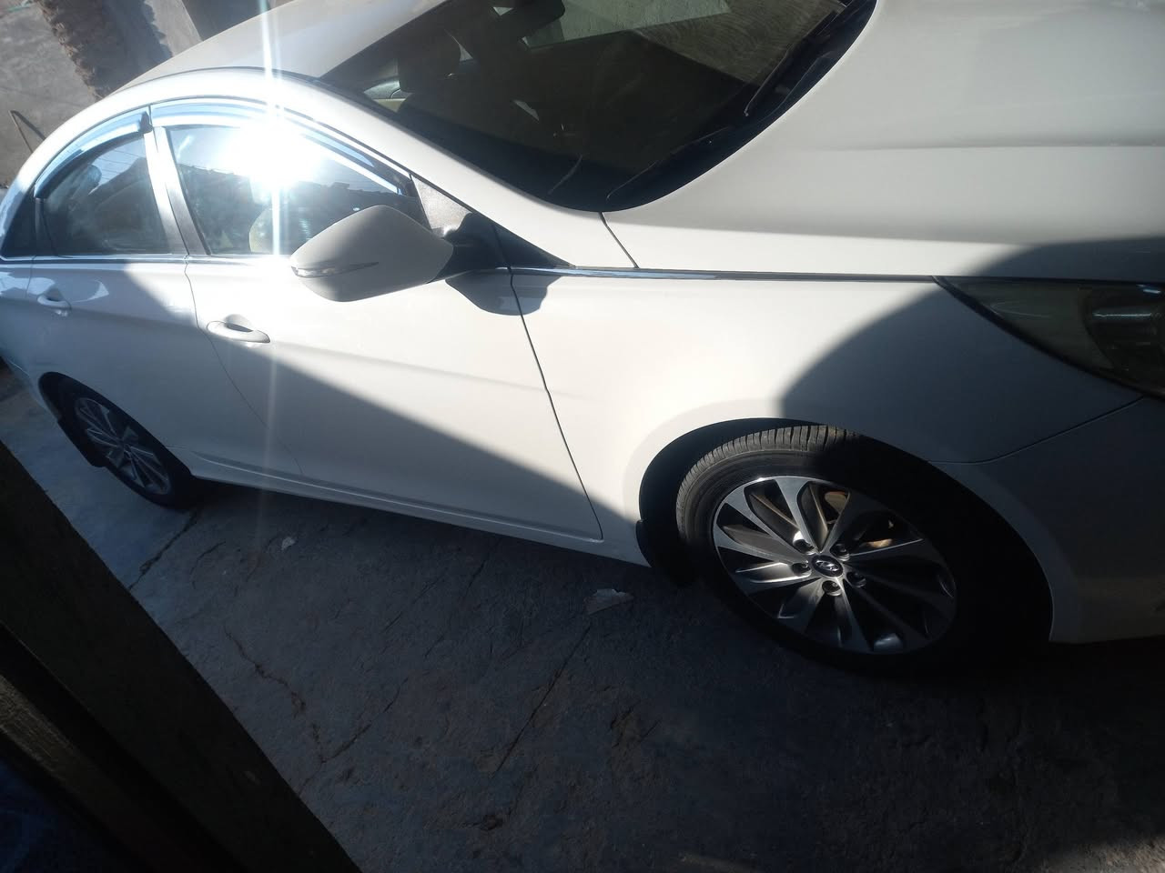 سوناتا ٢٠١٣ شكل ٢٠١٤
كشن كهرباء 

تبريد قطعتين خلفي وامامي 

شفتات ستيرن 

ويلكب كروم حجم ١٧ 

محرك ٢٤٠٠ دووش 

اشاير مري سحريه 

بلوجكتر مسدس 

داخل بيجي

لون ابيض ثلجي وليس صدفي 

شرط تخم تاير جديد 

وصدر جديد نفض 

 

لايت زنون عالي 

محرك مامفتوح 

السياره كلش جديده 

بيها شبر بارد تقريبا جاملغ أمامي 

ومكان زغير صبغ بل مثلث مال جاملغ لخلفي 

لاشخوط ولا تبديل مكفوله  
رقم انكليزي قبل سبوع بدلته 

مكاني بغداد التاجي 

*********** 

متوفر واتساب  السعر ١٤٤ وبي مجال شي بسيط
