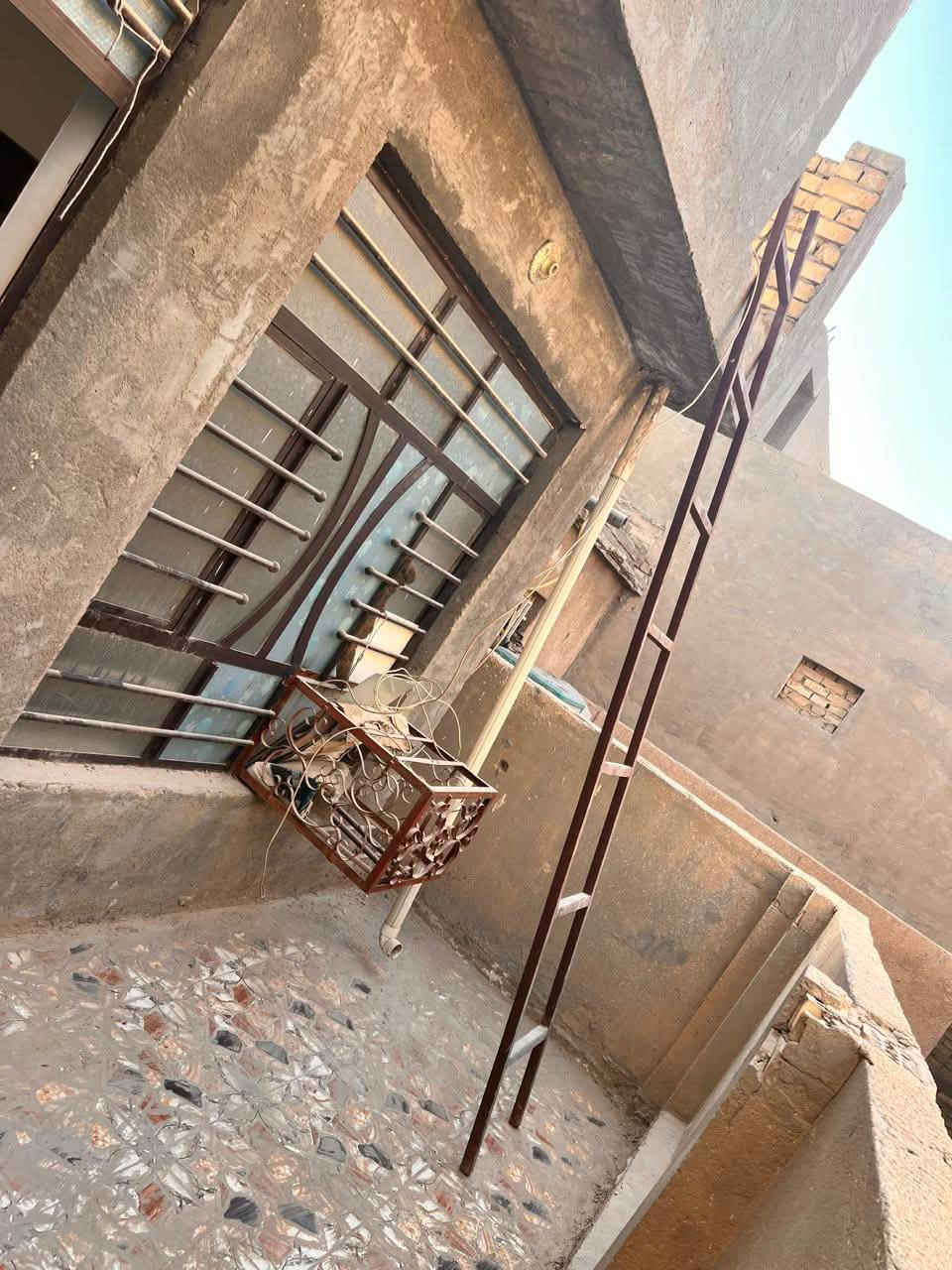 بيت مساحه 120 م للايجار
الطابق الارضي 
صاله ومطبخ وصحيات وغرفه كبيره وحولي خارجي 
الطابق الثاني 
غرفتين نوم وحولي وصحيات وبلكونه 
الغزاليه - مربع الصديق 
التواصل وتساب حصرا   📲 ***********3
