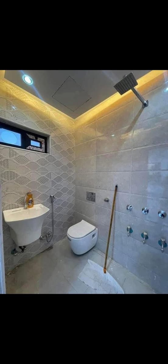 #للايجار_في_السيدية
‎بيت مساحه 50 متر مودرن مدخلين موقع خلف شارع الخيزران قرب
الخدمات
يتكون من
ثلاث غرف نوم مطبخ صاله خدمات
صحيه عدد 3

للاستفسار الاتصال على: ***********
