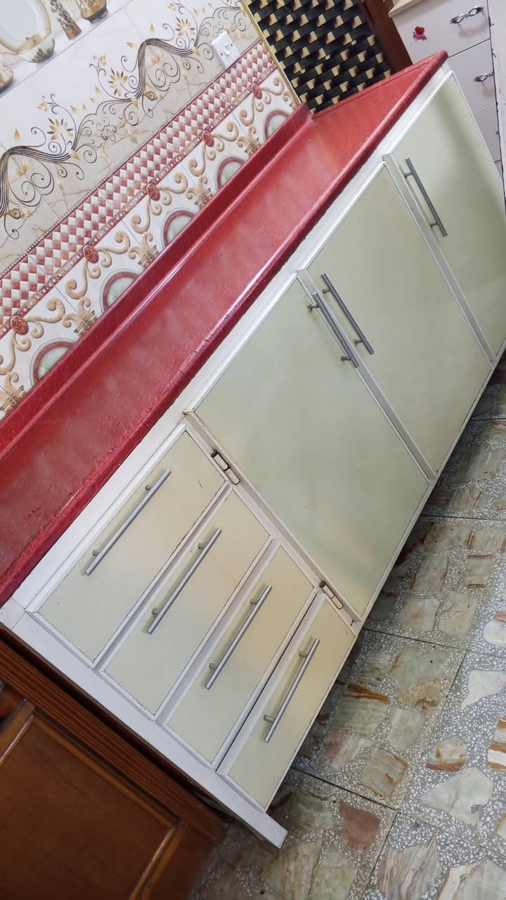 كاونتر فقط ارضي مرمر قياس مترين  نظيف سعر 175 
دوشك نفرين اسفنج سعر 60 بي مجال 
فاترينا صاج نظيفه سعر 75 بيها مجال 
مكان بغداد المشتل ***********
