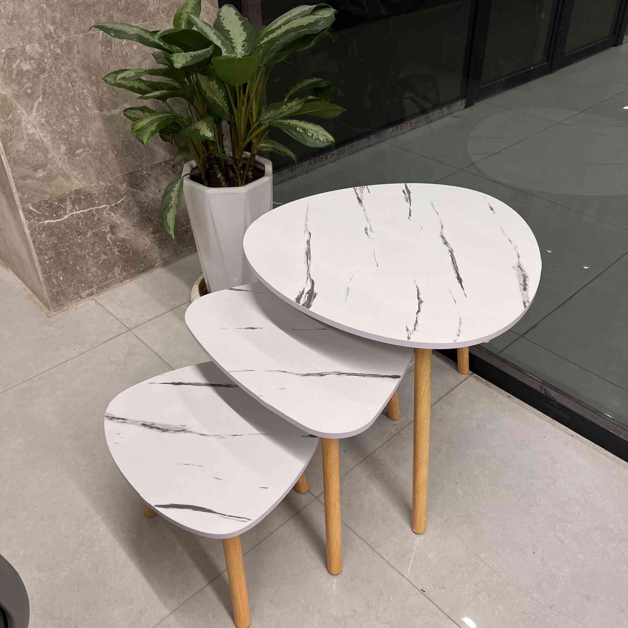 ✨🪑 طقم طاولات مودرن بتصميم رخامي أنيق – 3 قطع  

لمسة عصرية راقية لبيتك 🤍  

✔ سطح رخامي أبيض فاخر مع عروق سوداء أنيقة  

✔ أرجل خشبية متينة باللون الطبيعي تمنح ثبات وأناقة  

✔ استخدام مرن كطقم واحد أو طاولات جانبية متعددة  

✔ أحجام متدرجة تناسب كل المساحات  

السعر :40000بدل 66500 الف فقط  

توصيل مجاني :متوفر 13 قطعة فقط 

➡️ اختيار أنيق وعملي يضيف لمسة فخامة لأي غرفة.  

#طاولات #رخام #ديكور #مطبخ_ومنزل #ديالى #بغداد #تسوق_اونلاين #عروض_خاصة


**إذا كنت صاحب هذا الإعلان وتريد حذفه لأي سبب، رجاءا أرسل رسالة إلى الدعم الفني**