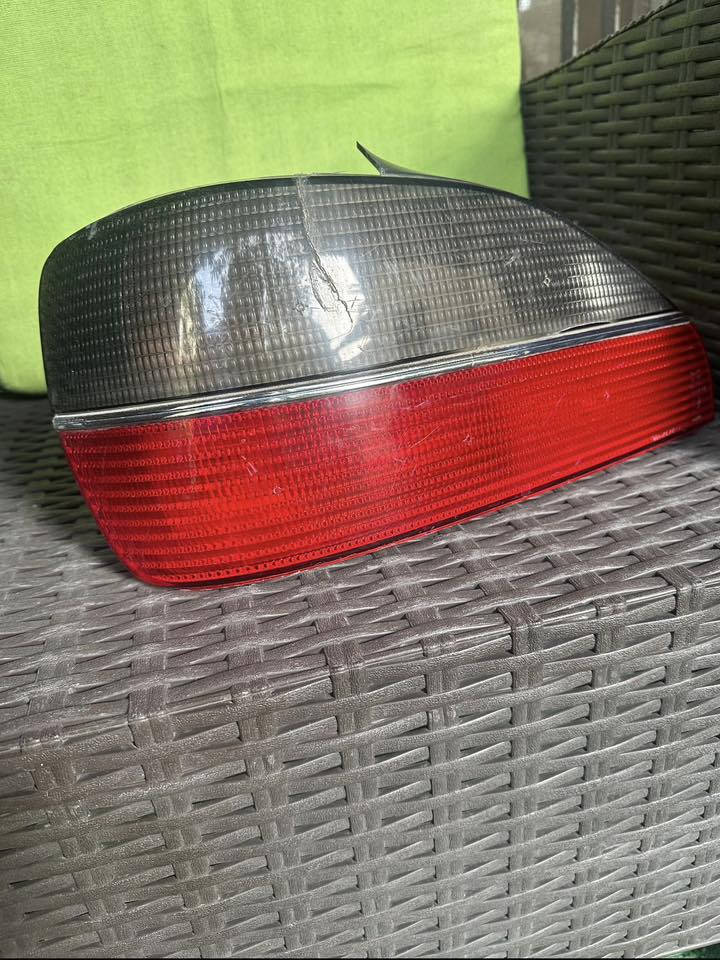 السلام عليكم بك لايت بيجو  306 اصلي موديل 2001 اليسار كامل واليمين الجام مكسور اثنينهم ب60الف
للاتصال ***********
