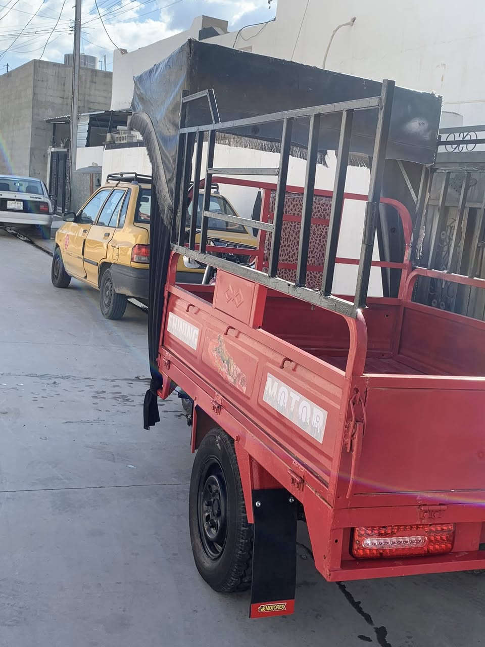 للبيع ستوت نضيف تعمير جديد 2012 محرك لا صرف ولا بخار محرك اخرس
كهربائي شغال لايت بك لايت اشايره جديد ابشرط شاصي ركبه ابشرط قطره لحيم مابي جنج سليماني ويا اكسل ابشرط كل عيب مابي ماطور ماشاءالله نظيف سعره 900بي مجال لل شراي مكاني كركوك رقم ***********
