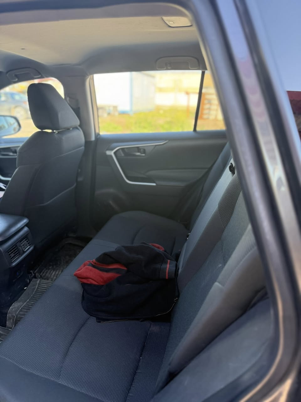 سيارتين 
كامري 25 وراف 24 هايبرد مرقمات وتفاصيل واضحه الكامري شبرين صبغ بالبيونيد بدون دواخل وايرباك ماشيه 14 الف ميل سعرها 225$ 

والراف جاملغق صبغ خلفي والجاملغق الامامي بلادي 
ماشيه 27 الف ميل سعرها 220$ 
الشراي يتصل *********** 
العنوان الحويجه قرى الحلوات
