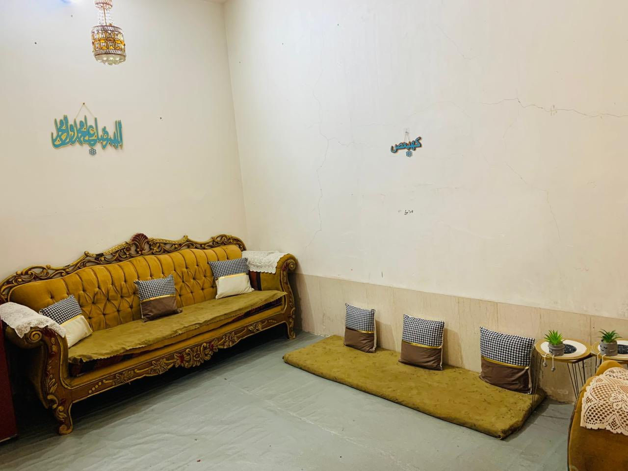 سلام عليكم بيت ركن على الشارعين ..شارع الاسماعيليه الثانيه ..المساحه 100 متر مربع ..يحتوي على غرفه واستقبال وصاله ومطبخ وحديقه صغيره  ‏

السعر 73 مليون وبي مجال

للاتصال 
0773770257


**إذا كنت صاحب هذا الإعلان وتريد حذفه لأي سبب، رجاءا أرسل رسالة إلى الدعم الفني**