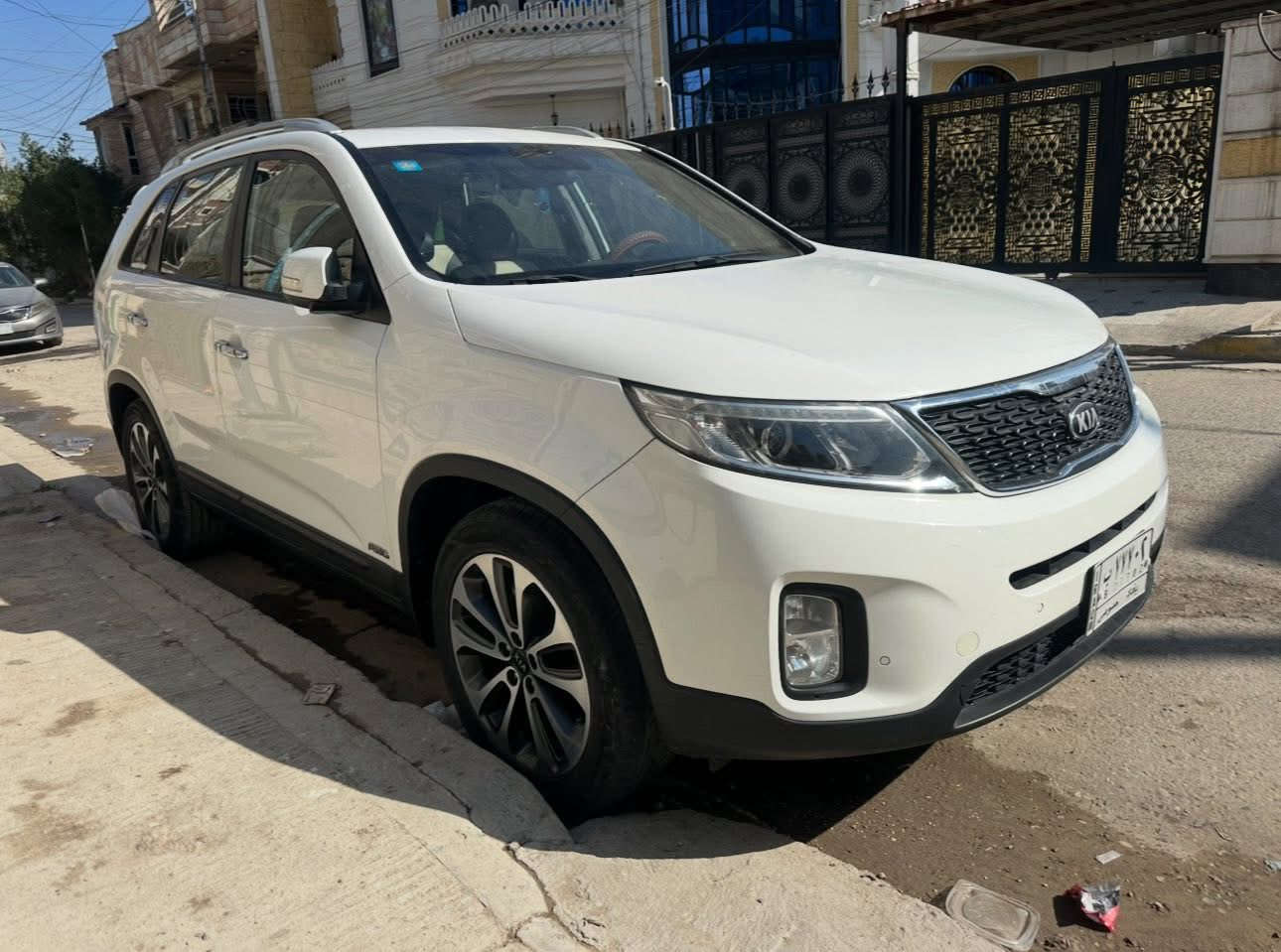 السلام عليكم . للبيع
سورنتو 2013 خليجية 
السيارة مكفولة من الصبغ والتبديل / فقط بارد وشكم رصعة خفيفة 
السيارة جديدة كلش وضع الشركة 
ماشية 112 
رقم بغداد تحويل ثاني يوم 
فور ويل / 6 سلندر / تبريد 3 
مكان السيارة بغداد 
***********
