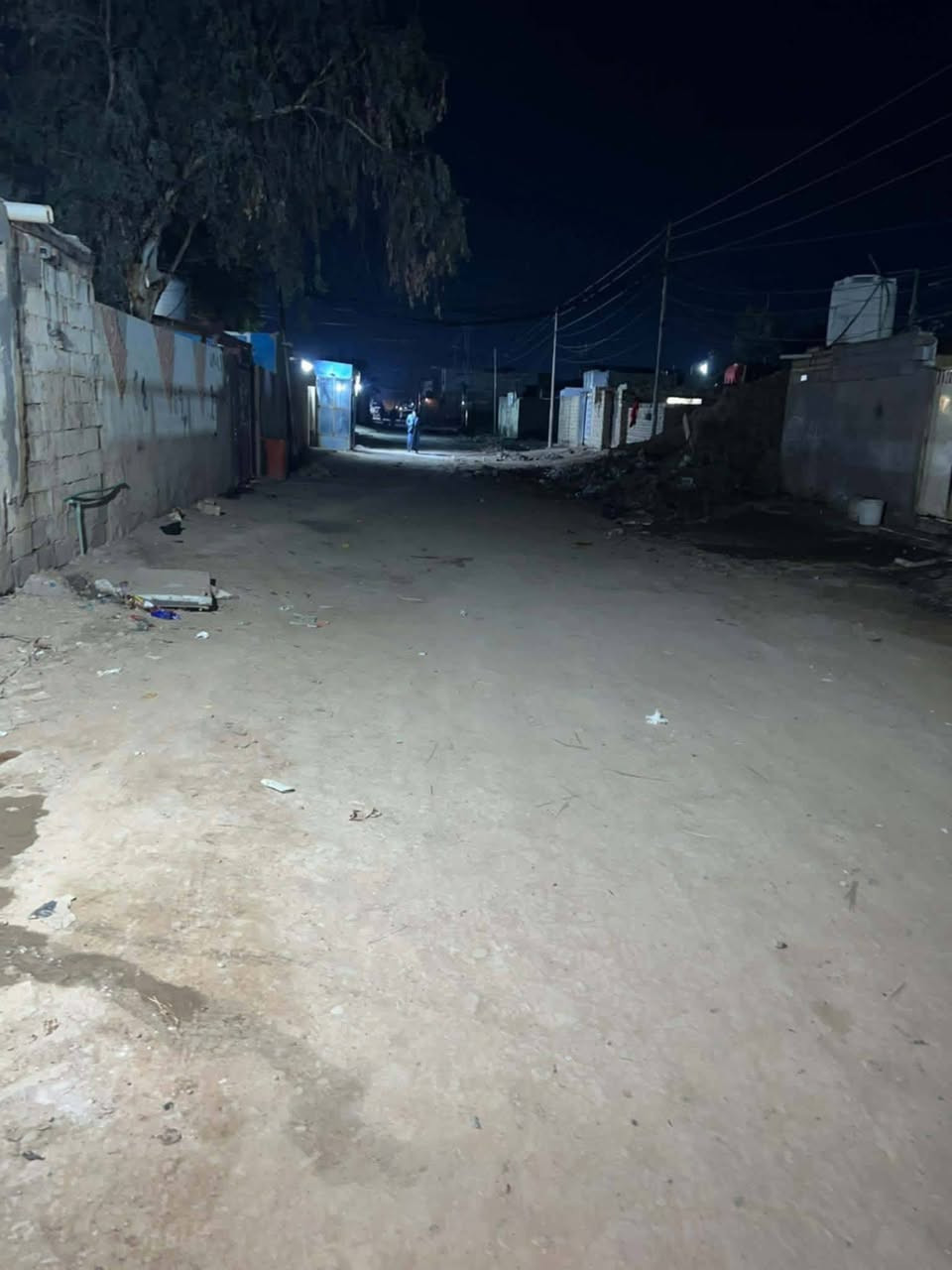 بيت ركن زراعي للبيع مساحه 300 متر حي المنتظر خلف مشروع الماء قضاء الرفاعي يحتوي على محلات عدد 2 مساحه المحلات تصبح مشتمل لان مساحتهن كبيره ويحتوي على غرف عدد 3 وغرفه مخزن و استقبال كبيره وصاله كبيره ومطبخ حراري ومطبخ بارد مقابيل الطابو مشمول بلتطويب معاملته جاهزه يبعد عن التبليط حولي ٢٠٠ مترت
للتواصل ***********
