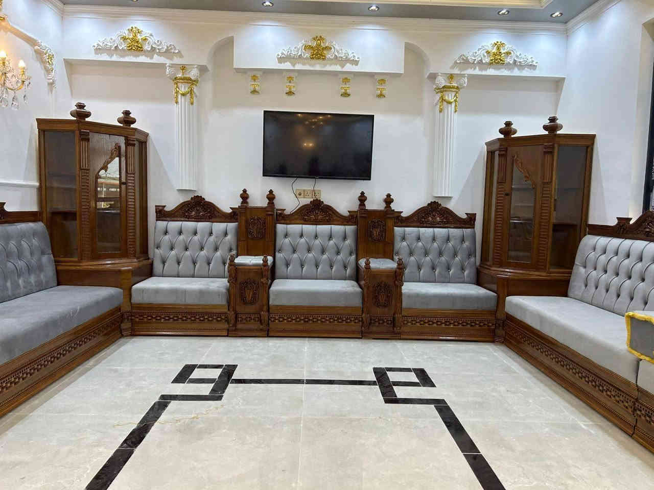 معمل نجارة الايهم 
⚜️ديوان حديث بأسلوب معاصر ومميز⚜️
تم تسليم طلب احد الزبائن في المدائن الى الاخ ابو عمار العكيلي 
 شايف كل الخير 
***********

حسب طلب الزبون والمساحه المطلوبه🔨✂️
كادر محترف في التصميم والتنفيذ 👌
يوجد كادر متخصص لأخذ القياسات 📝

مصنوع من ارقى الاخشاب الطبيعيه👍
من خشب الچام الروسي المجفف🌞
والسنديان الامريكي 👌
والزان المصري ⚒️
خامات واقمشه مستورده جيدا جداً🛋

قماش خاصيه waterproofing

امكانيه تغيير لون الخشب والاقمشه حسب رغبه الزبون

العنوان - بغداد بسماية الشارع العام مقابيل مستشفى الجامعة اللبناني

للاستفسار يرجى مراسلتنا على بريد الصفحه📩
خدمة اخذ القياس مجانآ
خدمة النقل والشد مجانآ 🚚
او الاتصال📞
***********
***********📲
