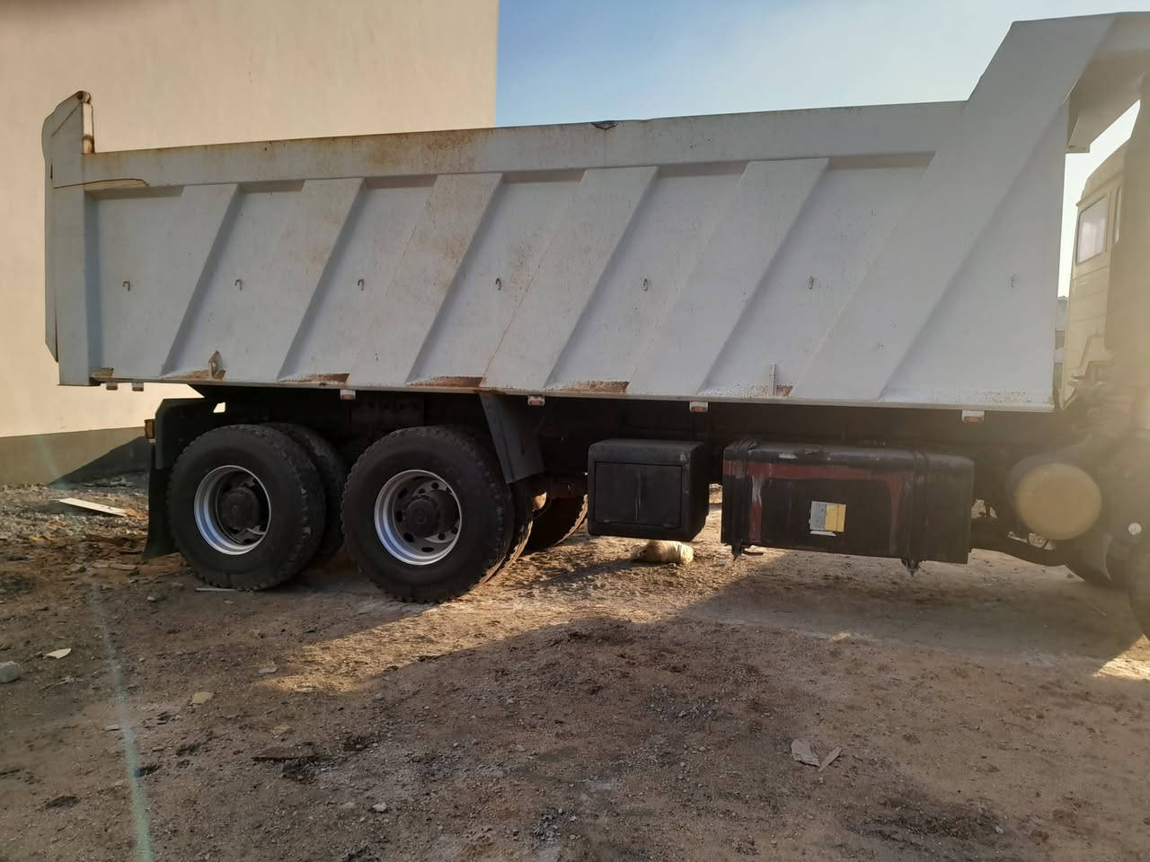 سلام عليكم البي البيع دخول جديد سياره جاهزه العمل مكينه ٣٥ كير ١٥٥ مجموعه نص جيف شاصي طويل بلادي باج بطن بلادي  رقم ***********
