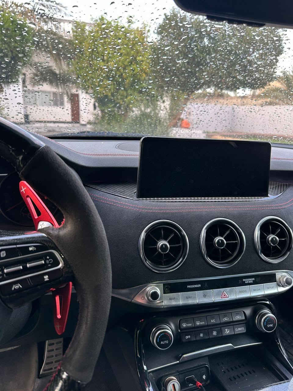 السلام عليكم
Kia stinger 2020 gt1 full options

6 سلندر دبل توربو 368 حصان 🚀 
مواصفات GT1
كل علاماتها  Eمال ستينكر مابي علامه كيا
ليد ابيض الأماميه
5 انضمه قياده 
‏( Comfort - Smart - Sport - Eco - Custom )
نظام صوت 15 سماعه هارمان هاردون 
بانوراما
رادار امامي
رادار جانبي 
تحديد مسار 
حساسات اماميه وخلفيه
كير شفتات عادي اوتو
بصمة 
بصمة بيبان 
داخل جلداحمر سبورت
 حضن GT
كشنات تبريد وتدفئة
لايتات ليد وزينون عالي وناصي
عليه ادامة  سنة متفتح برغي بيه
حدادية
تايرات 
مي رايدتر
دهن وفلتر كير
للبيع او مراوس جارجر 2019
*********** واتس
