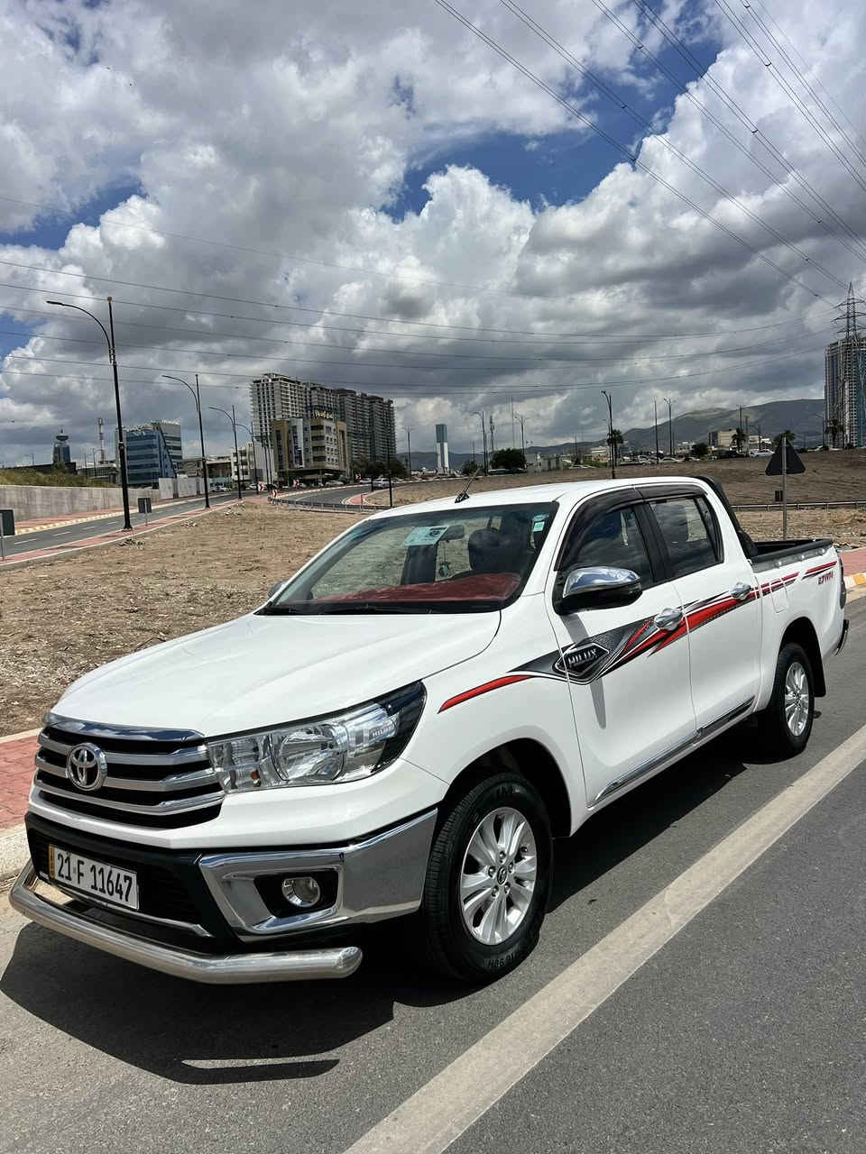 Toyota hilux 2018
سەیارە سفر شەرکە جیهان  
بدون صبوغ بدون بارد 
سه یارە کیر ئۆتوماتیک 
کیر مەکینە ما مفتوح بشرت 
ماشی ١٢٨الف کیلومەتر 
 رەقەم سنەوی جدید عام ٢٠٢٨ 
 بشرت تحول وکالت 
مکان سەیارە سلیمانیە 
***********
