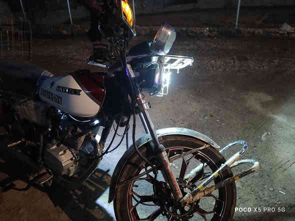 السلام عليكم 
موطور سيفان 

2020
نشاطه فول 
خمسه كير 

اشاير شقاله

باتري جديد 

***********
