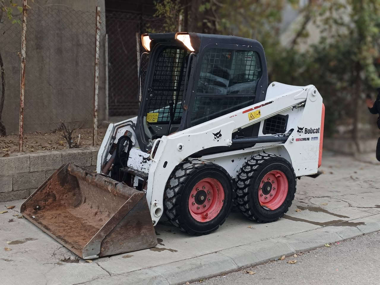 Bobcat 2017
رةقةم سةنةوي جديد ٢٠٣١
مةكينة جديد
بدون سبخ
كاتم سةوت ئوروپي
٢٠٠٠ ساعا
***********
***********
