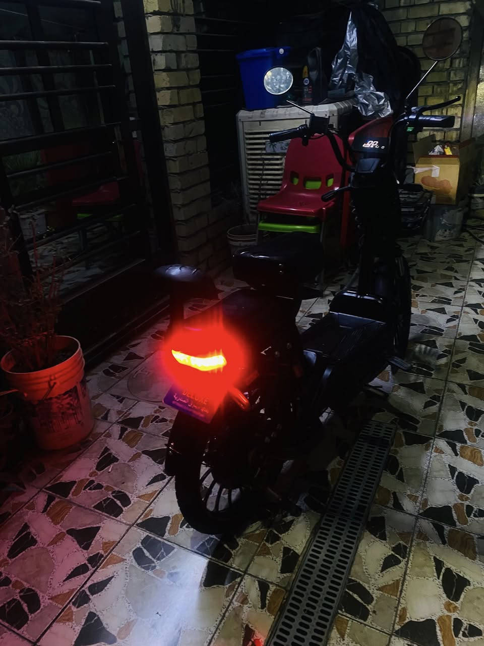 سلام عليكم                                                                     دراجه شحن للبيع فول مواصفات 
ستاند تلفون 
خمس بطاريات 

اشاير هورن كهربائيات كلهه شغاله  
مكاني بغداد الري قرب حي الإعلام 
***********  بي واتساب
