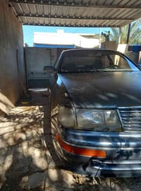 بطه ٩٢ متصل لون رصاصي رقم ديالى انكليزي بسمي محرك اثين ونص سياره كامله...