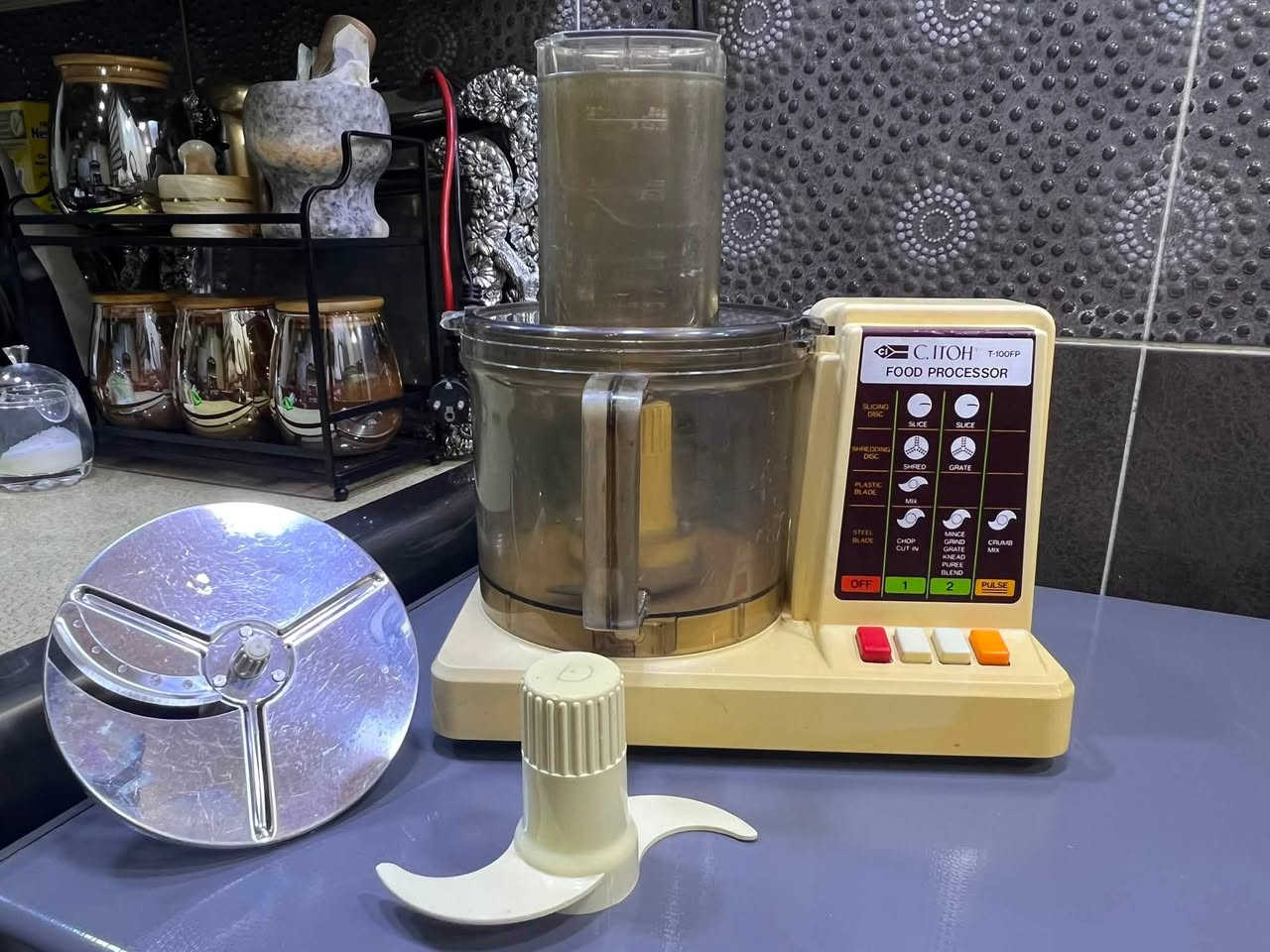 ست البيت
ياباني  من شركة سيتو 
محضره طعام. للخضار واللحوم. 
محضره حمص بطحينه والصلصات 
استيراد الشركة العامة للاسواق المركزيه 
صناعة 1980


**إذا كنت صاحب هذا الإعلان وتريد حذفه لأي سبب، رجاءا أرسل رسالة إلى الدعم الفني**