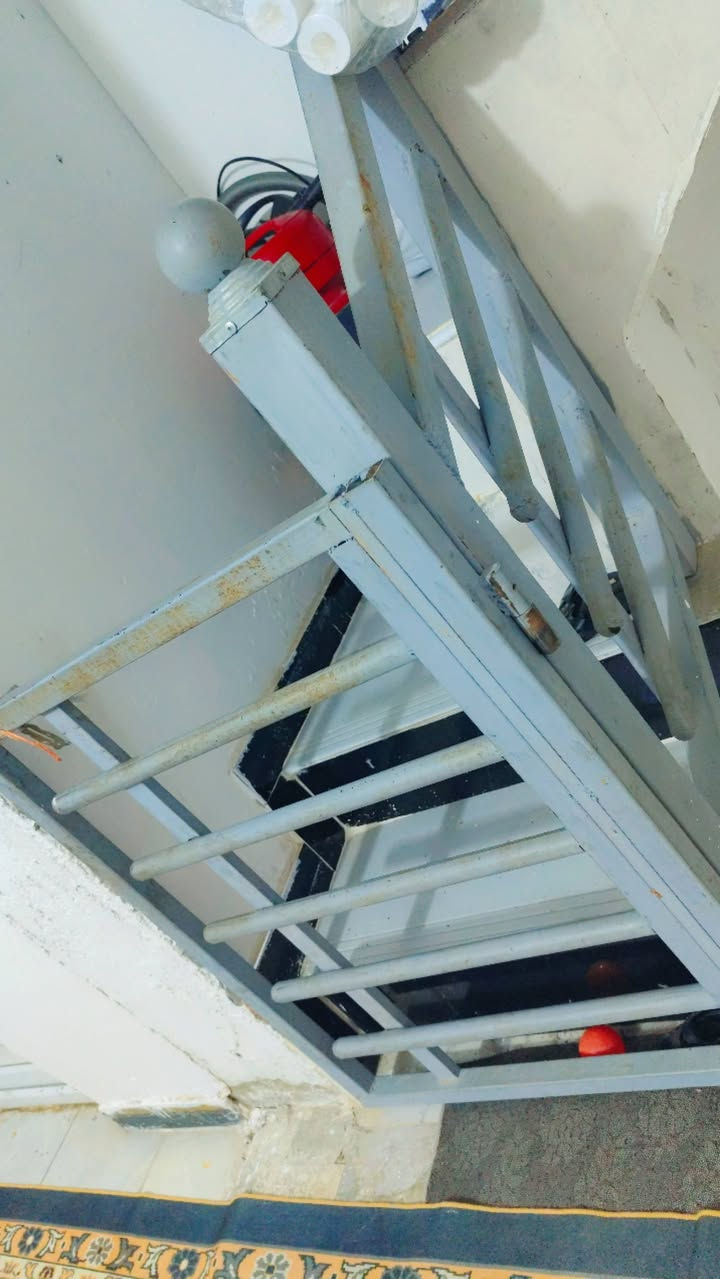 بيت للبيع شارع المطحنه اساس تجعيب سكف عكادة متعوب عله البيت  ارضيه بورسلين وكاشي يحتوي البيت على غرفة نوب ٤×٥ صاله كبيرة استقبال بيتونه كامله عايزة فقط تشاريف نضيف مرتب بي اوراق لبلدية كامله بس يتفعل التطويب يطوب وايضا مرقم شارع المطحنه بلوك ٥ شارع ٥ شارعه ١٢ متر السعر ٢٨ مليون وبي مجال للاستفسار راسل الصفحة او الاتصال على الرقم ***********
