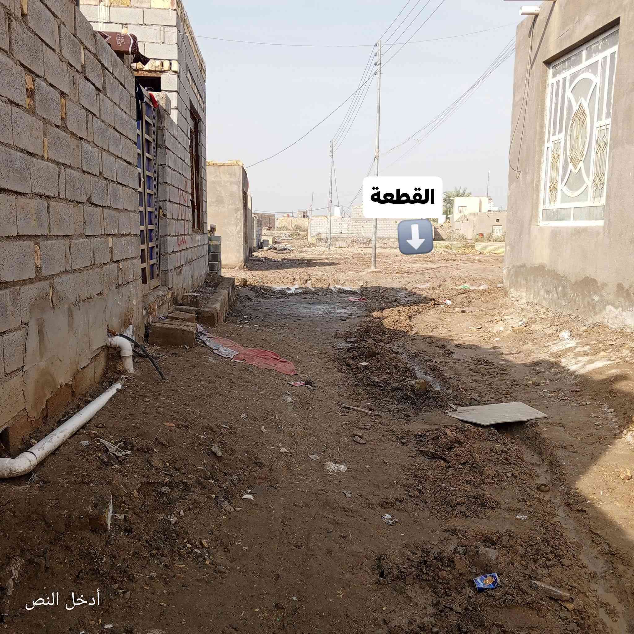 قطعةزراعي 120م طريق (سوق  ناصرية)نزلة ال محينه التبليط داخل فرع مدفونه قريبه للشارع العام ماء وكهرباء متوفر 
السعر 4 ونص وبيه مجال
***********
