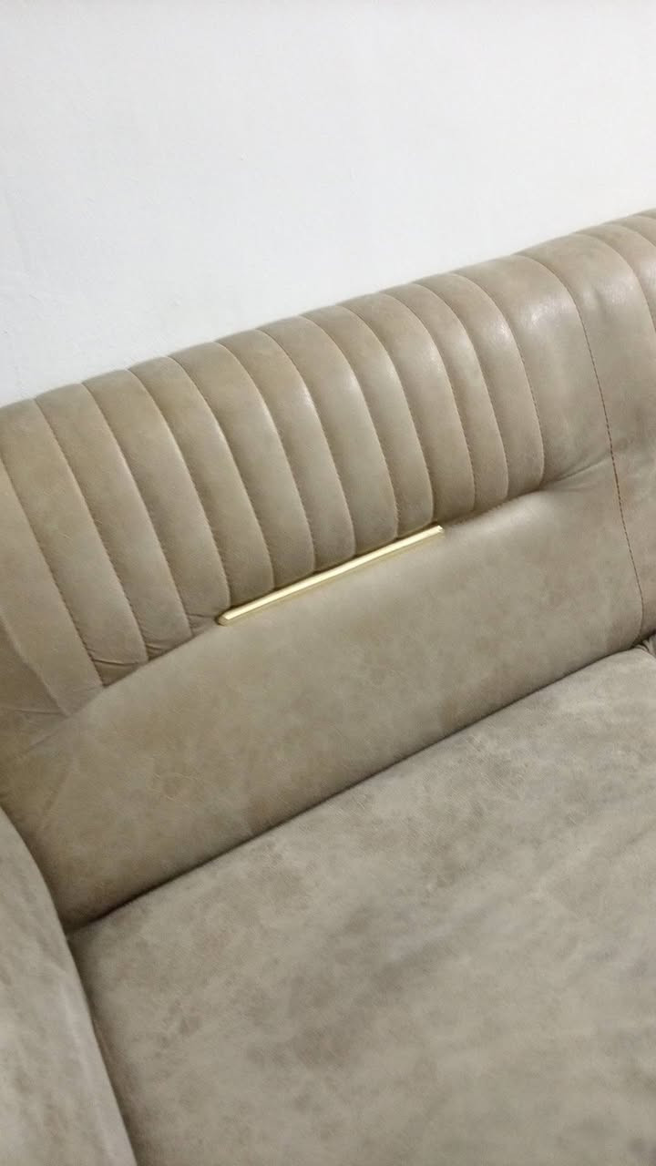 تخم قنفات 7 مقاعد مع ميز وسطي ب275 الف مابي اي كسر فقط يحتاج غسل للاستفسار ***********9
