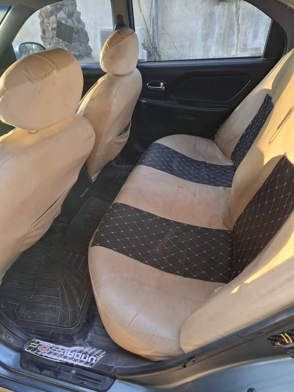 سلام عليكم 
سوناته وفود موديل 2003محرك 4 سلندر 
سياره جاهزه بيه تلحيضات بسيطه مصبوغه عام بيه طخه خفيفه باب السايق وجاملغ الخلفي بدون اي دواخل تجي تفحص وتشوف بعينك السعر ٦٢ وبيه مجال بسيط 
بغداد الدوره .***********
