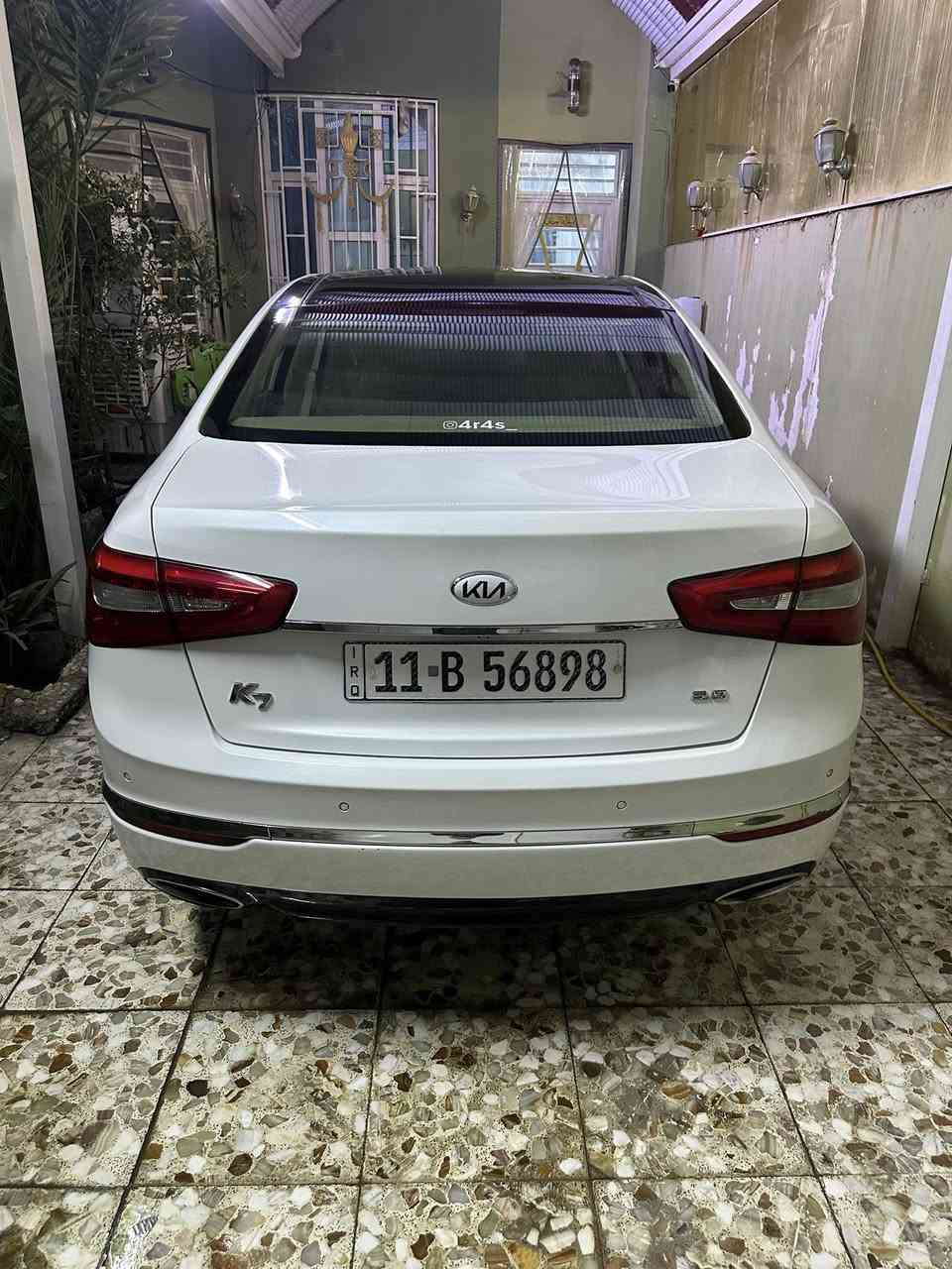 كيا لاكنزه 2011 سياره بيها رشات صبغ السياره واحد ع واحد كير ومكينه وحداديه كله جديد رقم بغداد جديد لمعرفه السعر اتصل ع الرقم ***********
