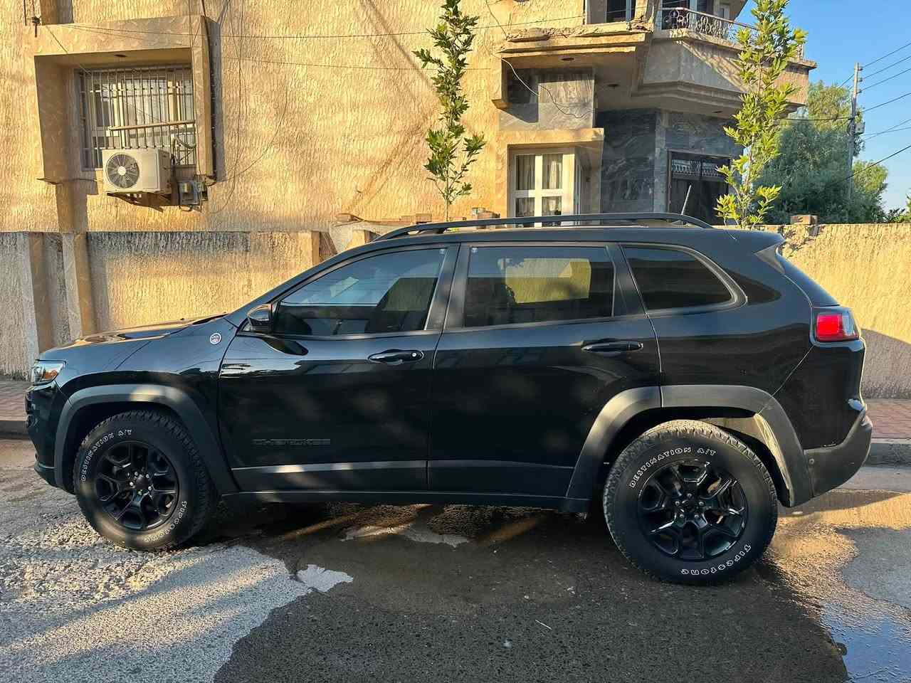 ‏سلام ‏عليكم
￼جيب بزون ترايل هوك بلاك توب ٢٠٢٣
‏سيارة فول ‫مواصفات
ماشي ٣٢ الف كيلومتر
واحيد قطعة و ربع صبوخ بيدون دواخل بيدون صدر بيدون ايرباك 
كوشنات جلد تبريد حارو بارد
مراية هيتر
بانوراما بصمة صندوق جك 
كامل رادار و حاسات طيرات جديد بيلادي
٤*٤ روباعي قفل اكسل ويا ريتايدر
لايتات ليد 
سياره بي اسمي بيشرت تحويل او وكالة
سيارة موجود بل سليماني  بي موافقة مرور جام تظليل واحد سنة
١٥٨ ويا مجال 
***********
