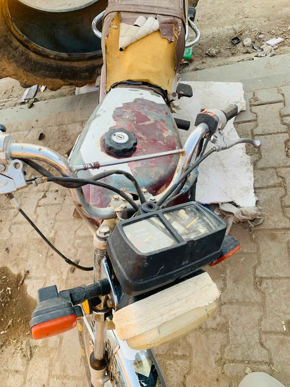 للبيع 
موديل ٢٠ 
السعر ١٧٥ 
اتصل ***********
ناحيه الزاب

