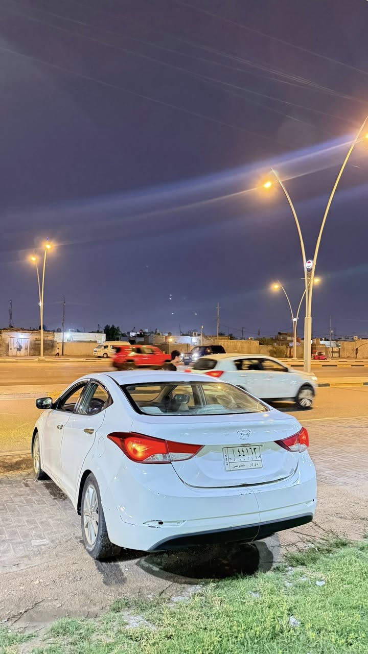 السلام عليكم الانترا موديل 2015 للبيع للسياره كماا موضحه بل صور السياره بيها ضربه جاملغ الخلفي  مكانهاا بصره حي المهندسين  ملاحضه حدك شهر احولك وره شهر ماحول واخليلك كفيل سعرها السياره 95وبيها مجال بسيط  *********** لسياره يرادلها ترتيب.
