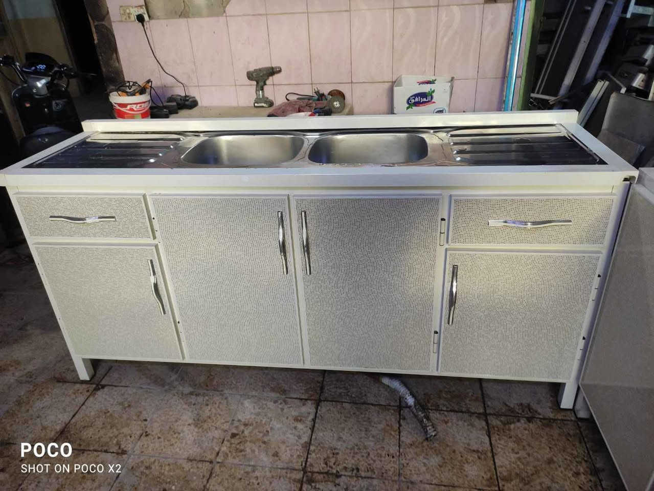 كاونتر وسنكي طلث قطع تركي وتسكام كلش كلش نضاف اي ضرر مابيهن مثل مشوفهن بصورة قياسات كاونتر متر ونص وسنكي مترين العنواننجف حي جزيرة سايدين مطعم العكايشي فرع جامع ثقلين *********** النجف, العراق
