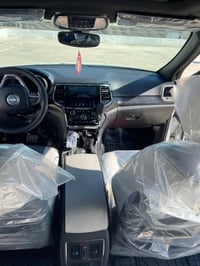 جيب كراند شيروكي ليميتد بلاك توب موديل ٢٠٢٢ مواصفاتها كلش حلوه اخذتهه ...