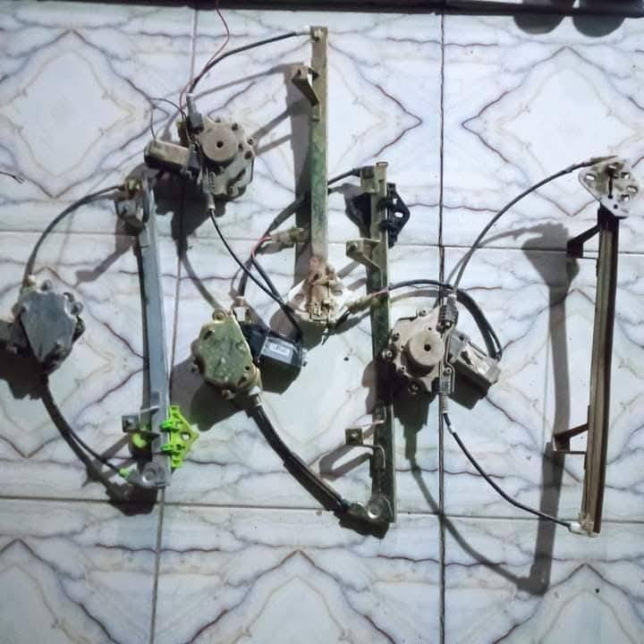 ادوات سي كي بسعر مناسب بس الي مصورهن عندي *********** وعندي مكينه گايمه بيهه كور وسلندو نضيف الي تفيده بسعر مناسب
