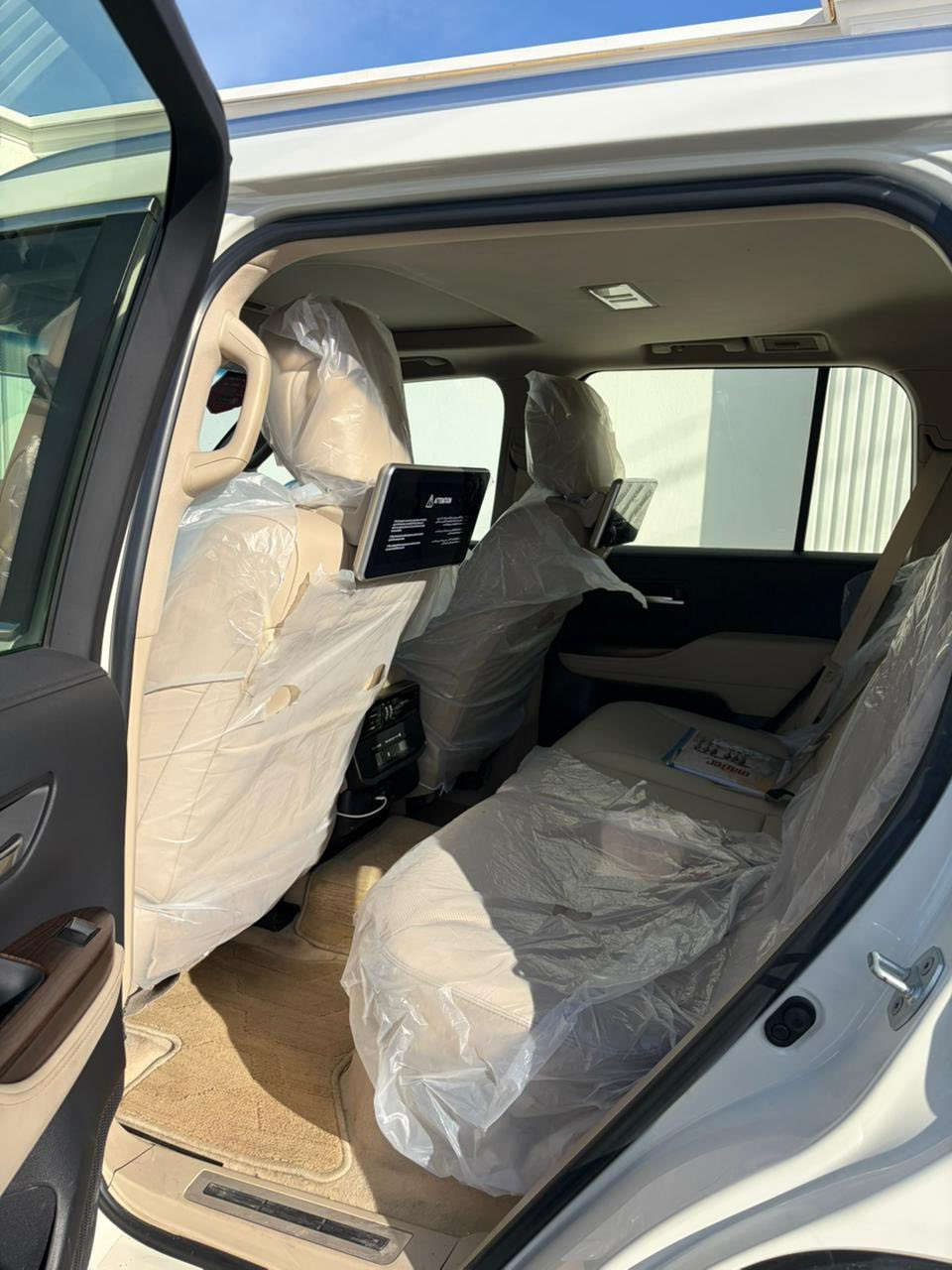 السلام عليكم لاندكروز Gxr موديل 2023 مكفولة كفاله عامة للبيع نقد فقط السعر 65000 يعني 6 دفاتر و 50 ورقة 

المكان السيدية 

***********
