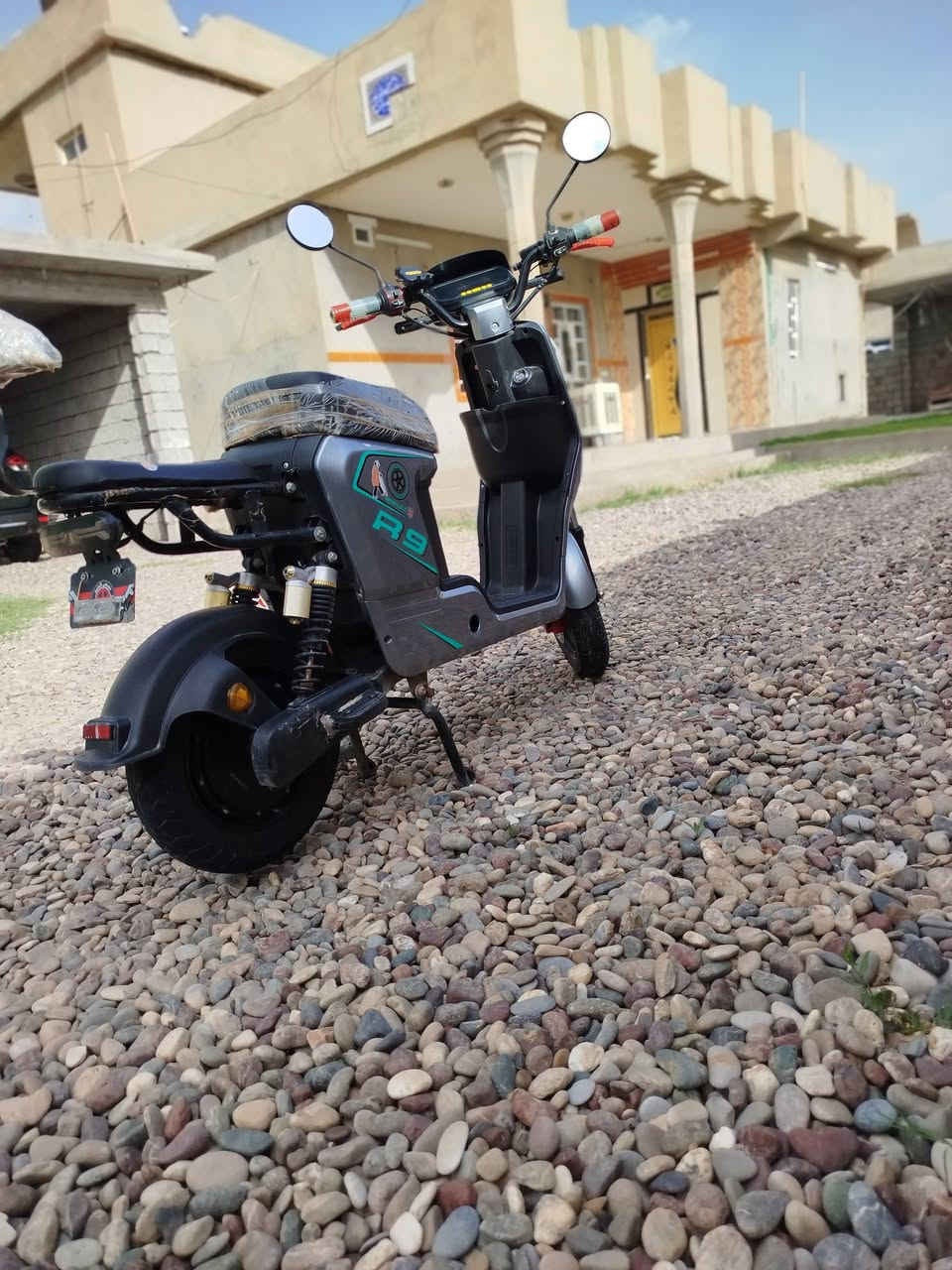السلام عليكم
موطور R9مستخدم اقل شهر 
نضافه فول تايرات شركه شرط 
لايت زون عالي ناصي 

أربع سرعات
بطاريات 32ولي شركه ✅

✅✅امري 

موطور كامل مكمل 
مال جناي ✅

شرط نضافه ✅

هـ***********

السعر خاص ✅
