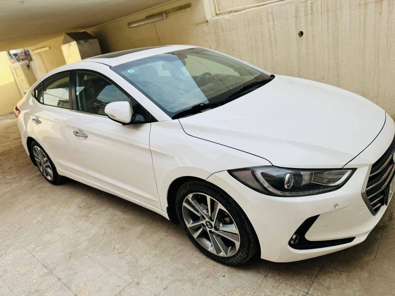 السلام عليكم النترا موديل ١٧ خليجي
مكينه ٢٠٠٠
ماشيه ١٣٥
فتحه بصمه 
فول واحد على واحد 
ربع جاملغ خلفي يم قبق البانزين ع كد شبر 
ونص الباب الخلفي جهت الصدر صبغ 
تخم تاير صدر جديد 
تبريد ثلج
٥ ويل كب 
رقم انكليزي جديد هزه جديده 
العنوان بغداد حي سومر شارع المدارس 
بااسمي تحويل ثاني يوم 
***********
