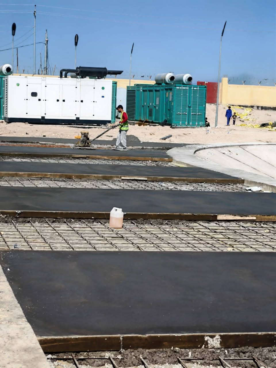 لدينا كوادر مميزه لتعديل الصب وسقل وتنعيم الارظيات بلهلكوبتر ورفتات 
بكل محافظات نشتغل 
الهواتف
***********
***********
او مراسله الصفحه
