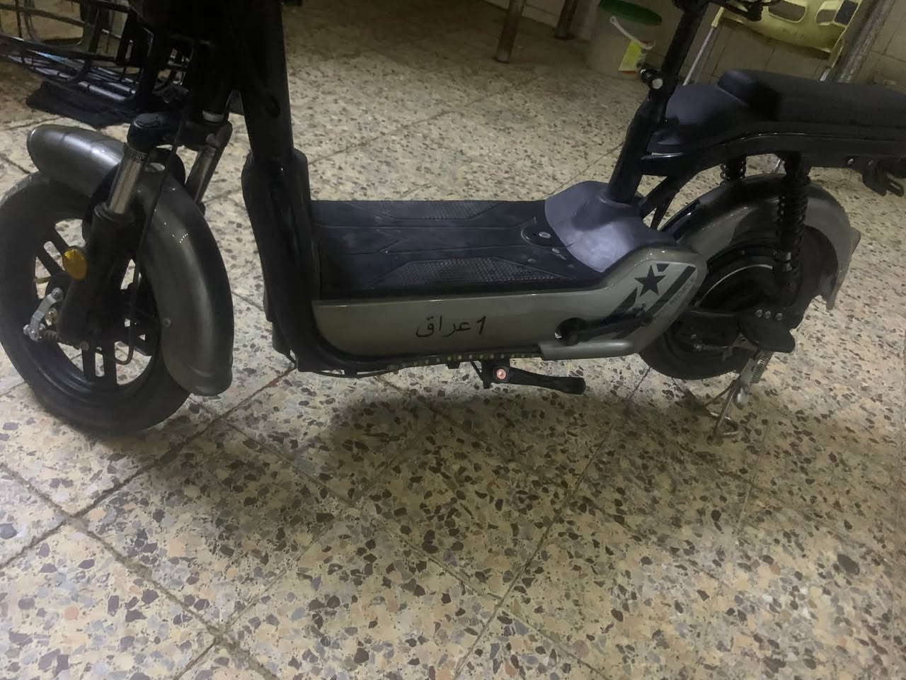 دراجه حجم 14 جديده قبل يومين اخذتها فول مواصفات بصمه سويجات 2 كارتات 2 تشغيل عن بعد 4 سرع مثبت سرعه اناره بلاديه 
مكاني بغداد الدوره 
السعر قفل قفل بدون عمله 250 
متواجد واتساب فقط ***********
