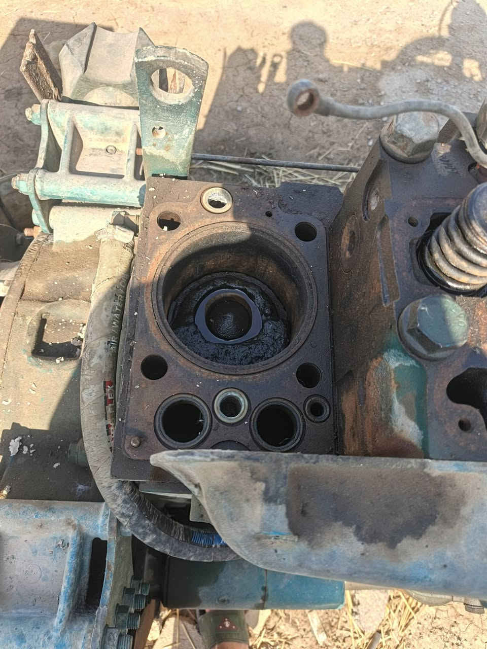 ڤالڤو دي 10 استندر للبيع 225 كيفي مكينه مجفته قبل لا يسطر بستم بشهر المكينه جاهزه من سوبر و بم و نوزل و واتر بم و براد دهن كله جديد فقط بيها البستم 6ساطر موضح في الصوره المكينه شغاله طفيتها بيدي السعر و التفاصيل اتصل على الرقم (***********)
