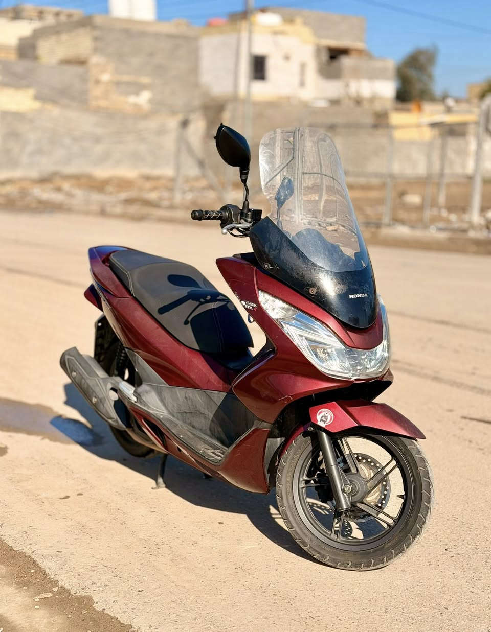 دراجه pcx 150  الجيل الثاني ياباني 
الدراجه جديده مال رمبه نزلتها قبل 25 يوم من كلشي وكلاشي وصل الشراء موجود  وكلشي شغال بيها من كهربائيات وحساس ازدحام وستناد رايدها ب 20 ورقه وبيها مجال بسيط
مكاني بغداد 
الاتصال واتساب ***********
