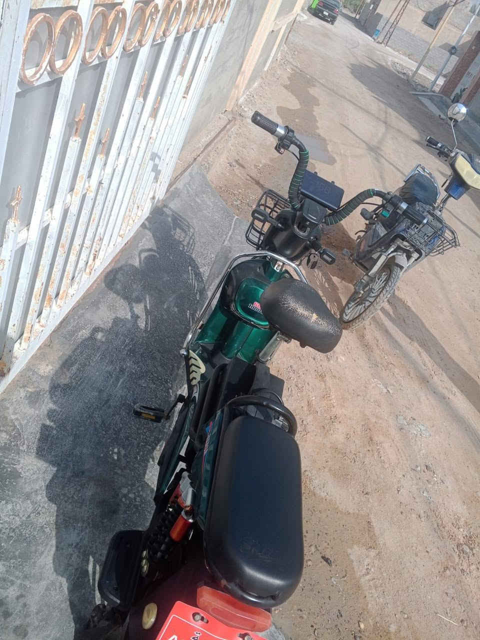 السلام عليكم ورحمه الله وبركاته
دراجه شحن للبيع نوع الماسه 2025
دراجه كشرها حيل نضيف
تايرات جوبلس نظيفات  
وبطاريات صارلي اقل الشهر من شادهن ب 150 الف
شاشه دجتل ام البلوتوث 
بصمه تشغيل عن بعد 
يرادلهة بس اشاير تربطهن 
السعر 285 ومجالهة كلش قليل 
هاتف *********** متواجد واتساب 
مع تحياتي للجميع
