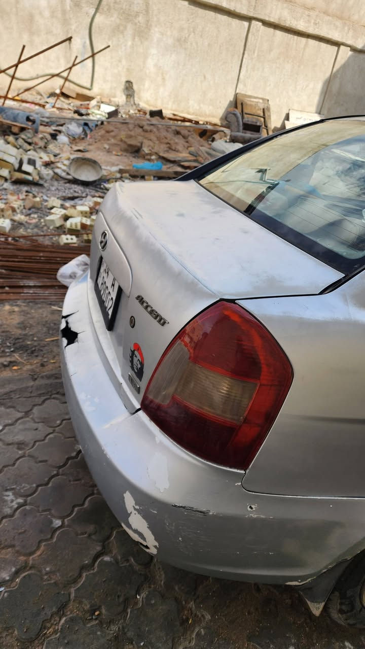 سيارة اكسنت للبيع الحدادة ريد لها شغل والبدي جارد  بسمي كير ومحرك تفحص وتدلل السعر 80 مكاني بصرة مركز رقم الهاتف ***********
