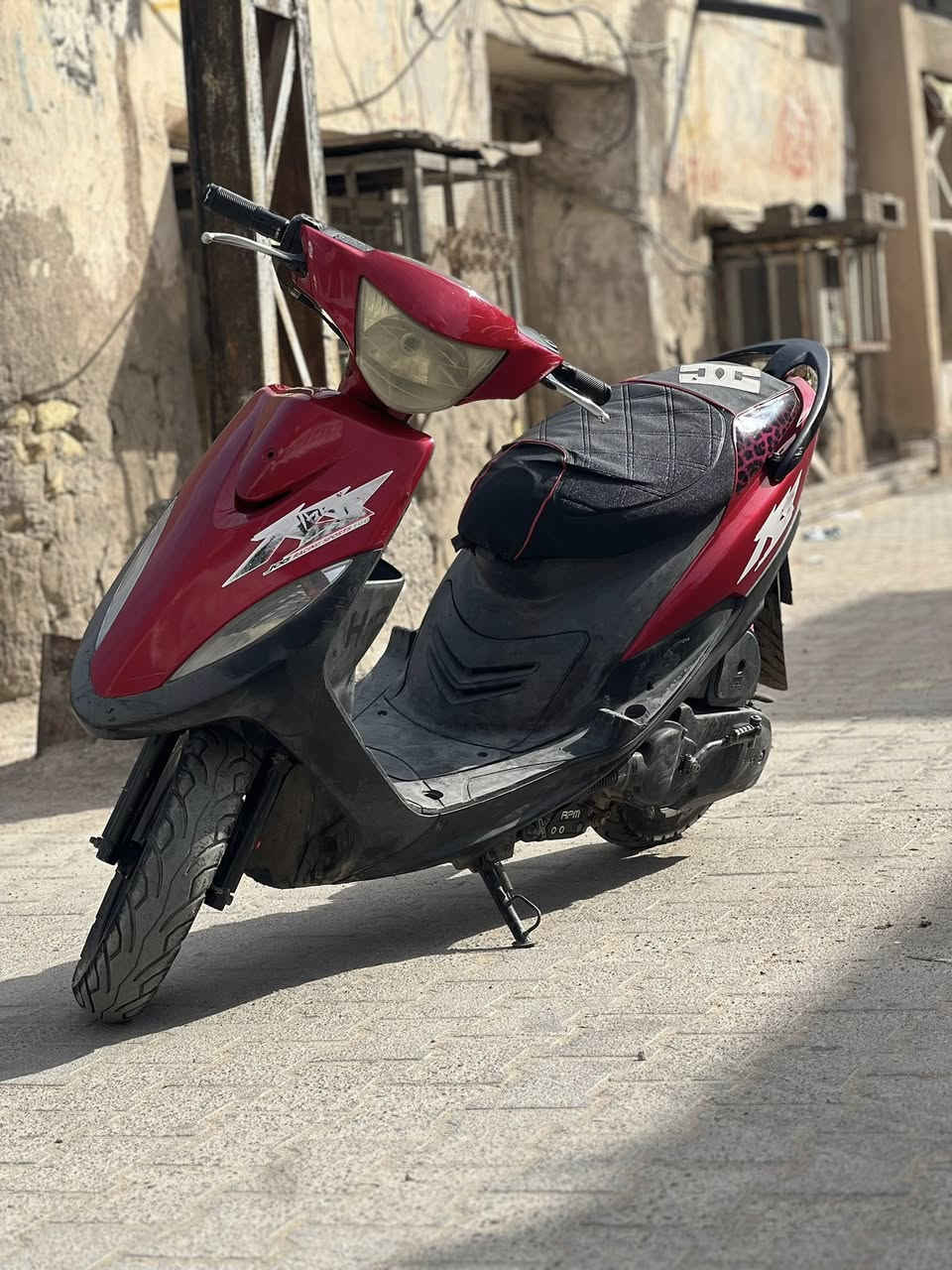 سلام عليكم دراجا ماكس للبيع دراجه اخت رمبا سواداته ختم واحد ويا لمكينه حتا تريشا ول صفحا مال هندر هم مختمه كفرات هم مختمه بس مو ويا لمكينه دراجه بلاديا ما ملعوب بيه كهربائاته شغالا بيه شيال رياضي ماي من لحاريا رياضي يعني بلاد مكاني بصرا جزائر رائدا ب750وبيه مجال حك لجيا ***********
