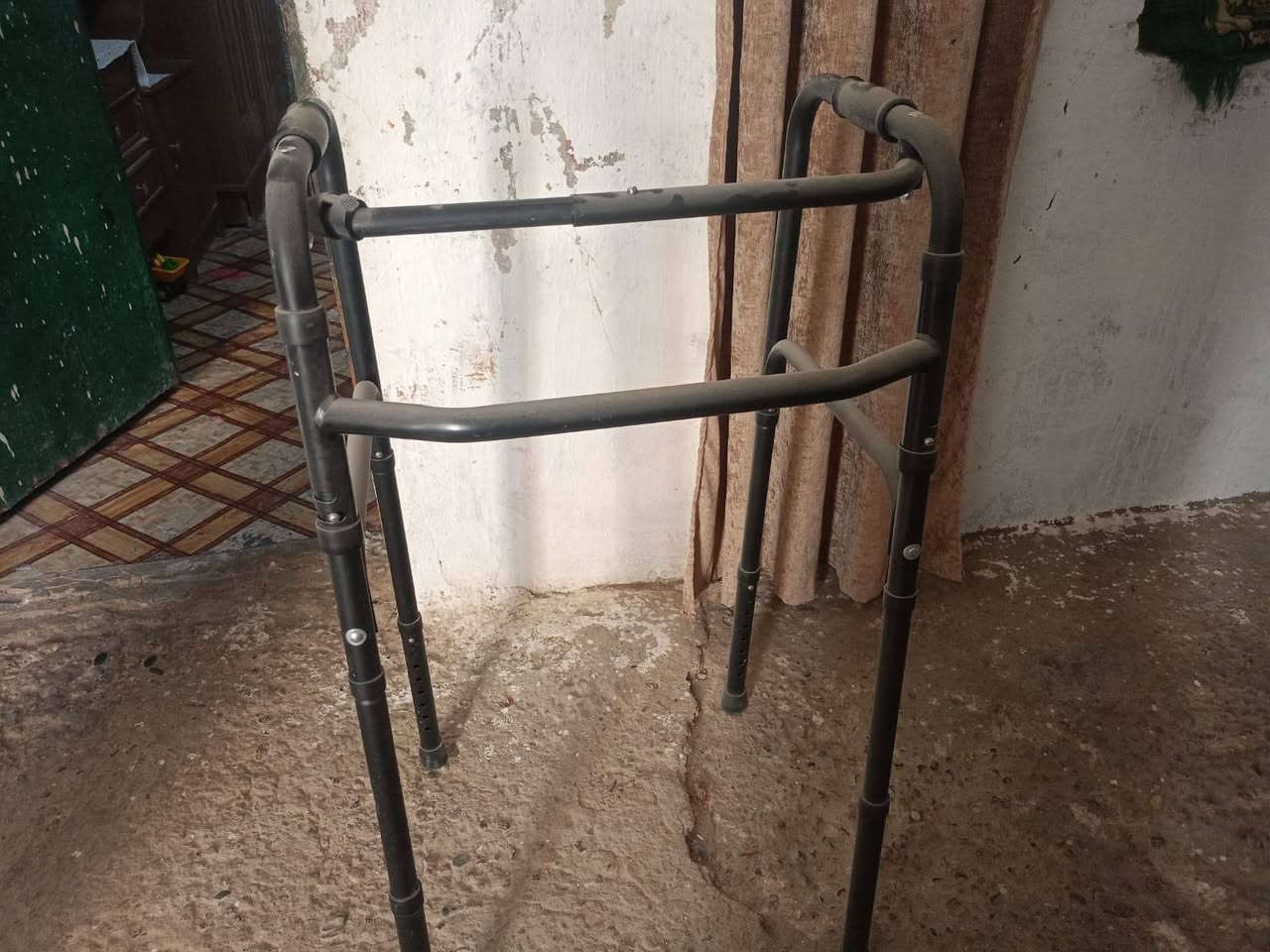 اغراض مستعمله للبيع اسعار مناسبه الرقم للتواصل ***********
